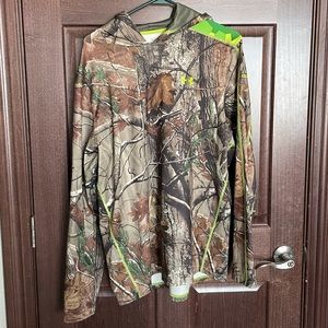 Men’s Under Armour camouflage hoodie.